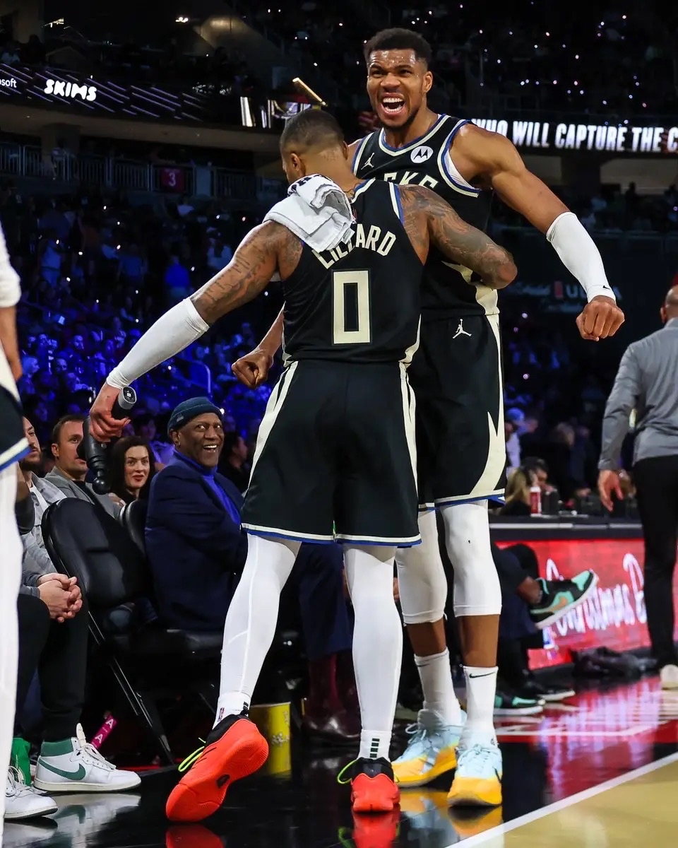 包含今晨密尔沃基雄鹿备战NBA总决赛，官宣签约细节曝光，管理层满意，身体对抗强度拉满的词条