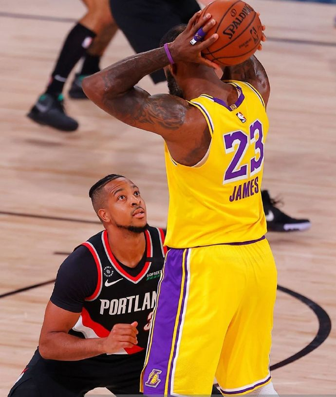 阿贾克斯赛后单刀错失，志在法国杯名次提升，质疑声仍在，控场能力受关注的简单介绍